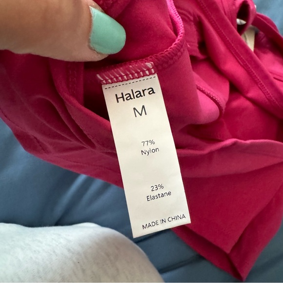 NWT Halara Softlyzero™ Plush U Neck Racerback Cut Out Cropped Tank Top Medium - Picture 5 of 9